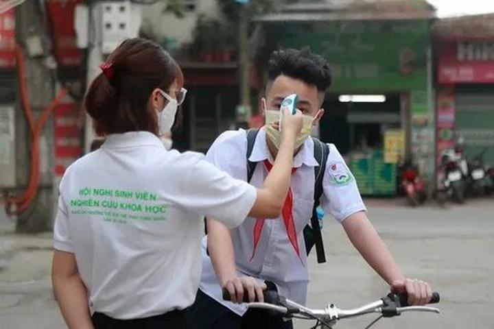 Tỏa Sáng Trên Mạng Xã Hội: Chuyên Gia Trang Điểm & Hotspot Matrix